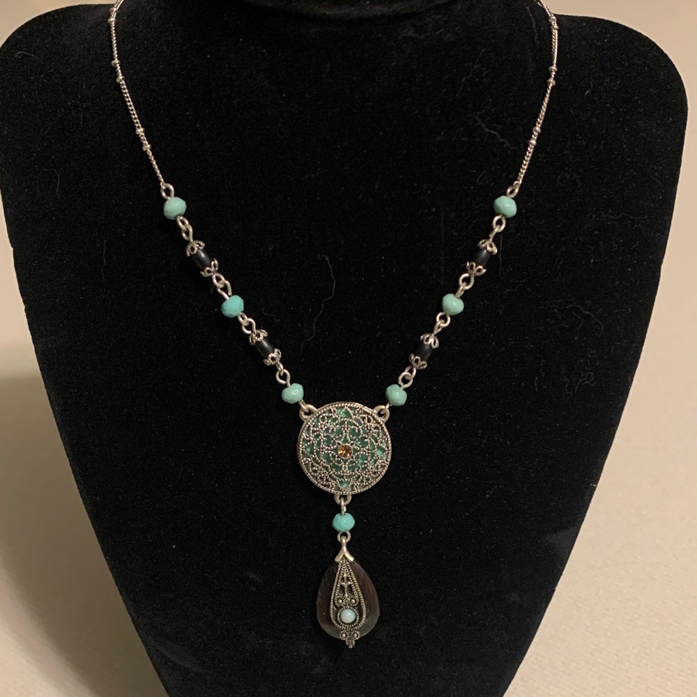 Elegant Silver and Turquoise Necklace